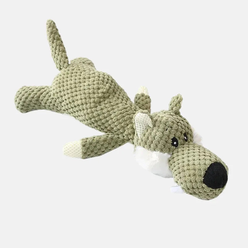 PlushHunt pluchen hondenspeelgoed wolf — hond loopt ermee rond