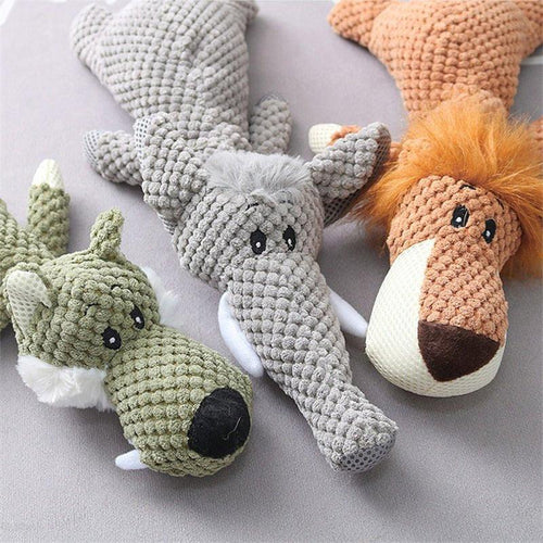PlushHunt combi wolf en leeuw — twee pluchen hondenspeelgoed figuren witte achtergrond