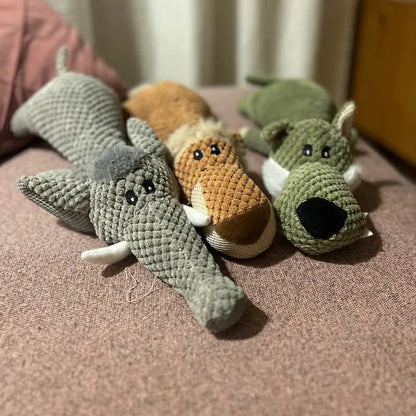 PlushHunt pluchen hondenspeelgoed drie varianten — wolf leeuw olifant met pieper