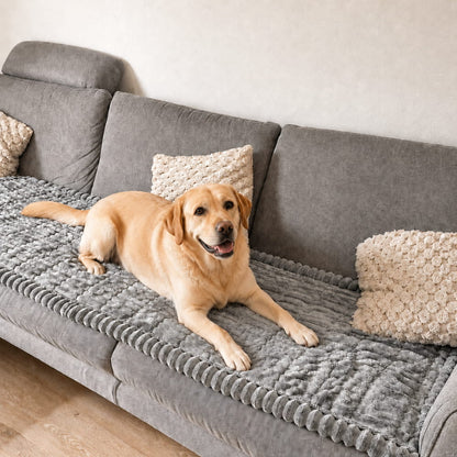 SofaGuard beschermkleed lichtgrijs op de bank