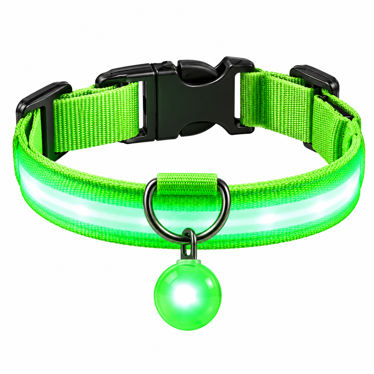 Groene led halsband met afneembare oplichtende hanger en veiligheidsgesp op witte achtergrond