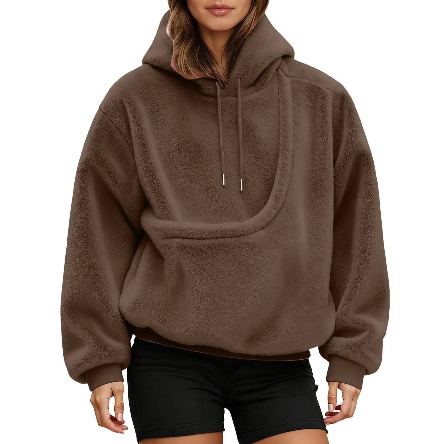 PetHoodie hoodie kleur Zwart — man draagt kleine hond in buidelzak