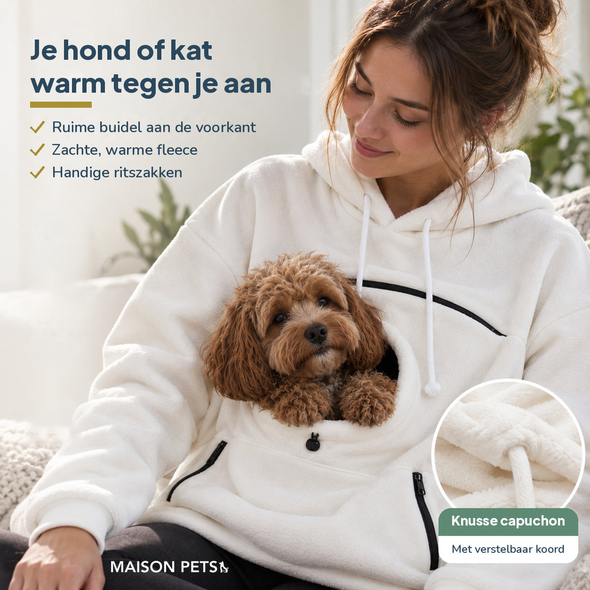Fleece hoodie met buidel in wit — usp-infographic met bruine krullende hond en detail capuchon
