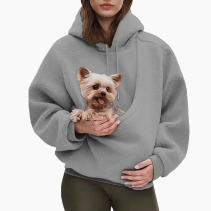 Kangoeroe Hoodie met huisdier buidel grijs — Yorkshire Terrier in de buidel op witte achtergrond