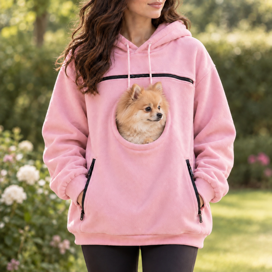 Fleece hoodie met buidel voor hond en kat — handen vrij, dier dichtbij