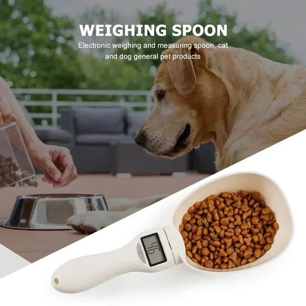 ScoopScale digitale voerschep — schep en weeg voer in één handeling