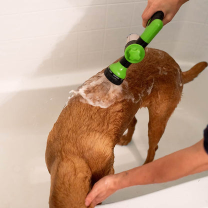 Douchekop hond detail — fijne perforatie voor gelijkmatige zachte waterstraal