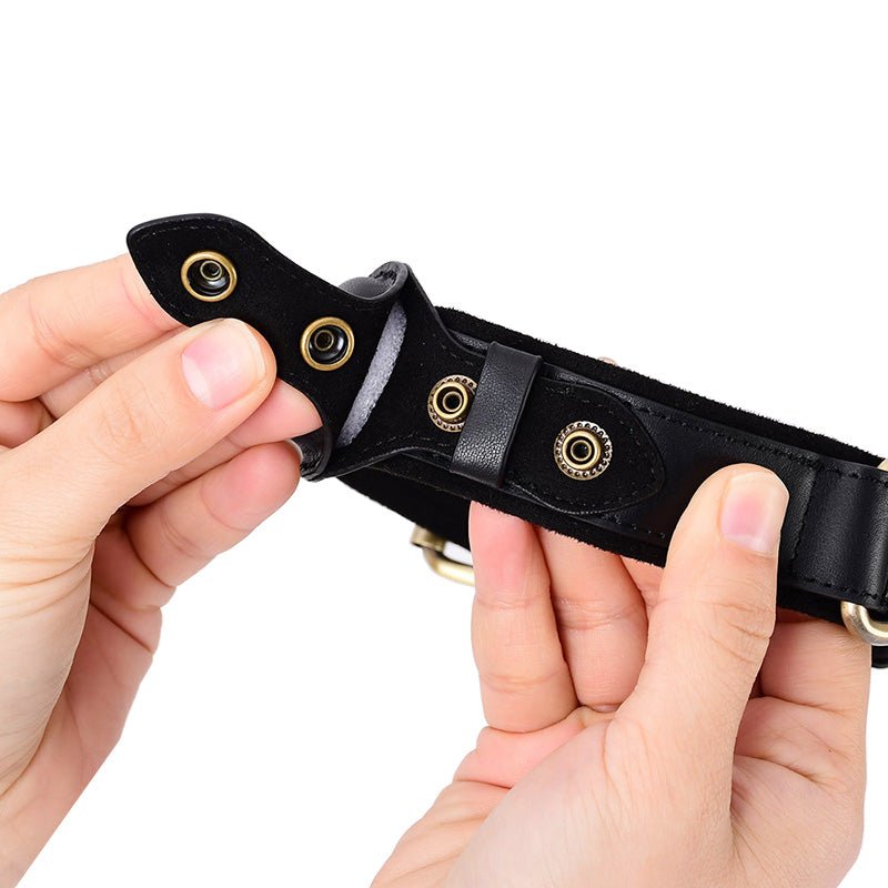 TrackTag leren hondenhalsband bijenwas afwerking — waterafstotend runderleer detail